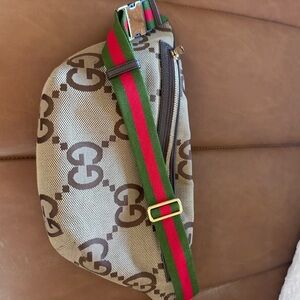 AUTHENTIC Gucci Beige and Brown Crossbody Bag with Green and Red Strap